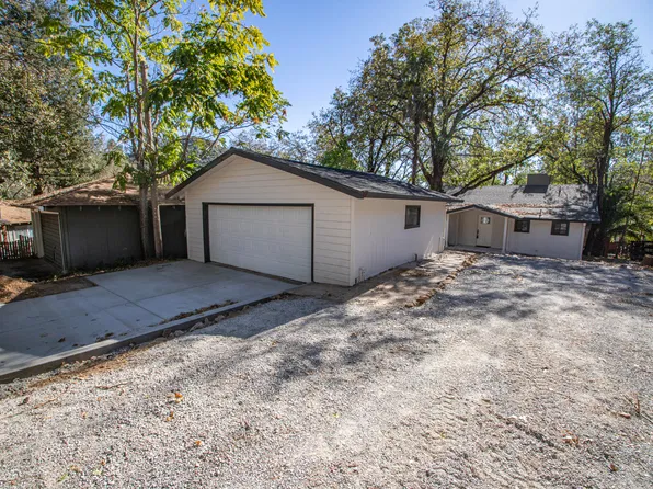 19793 Oak Knoll Dr, Lakehead, CA 96051