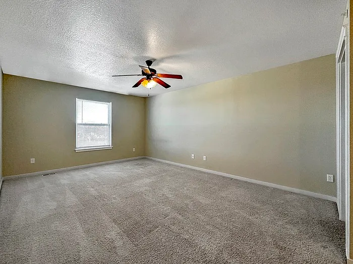 207 NE 45th Ln — Photo 18