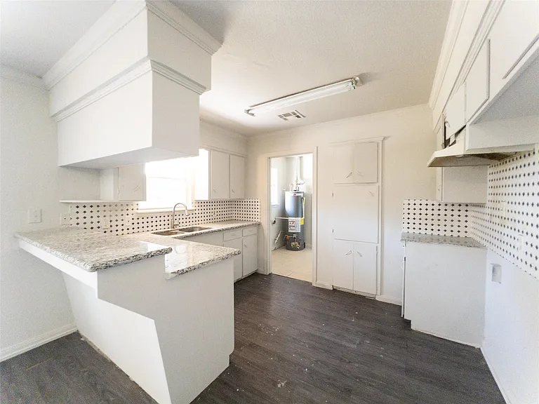 814 Eastlake St — Photo 20