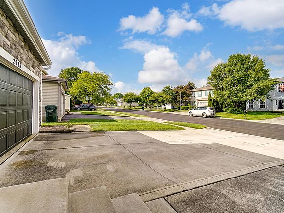5th image of 2986 Castlebrook Ave
