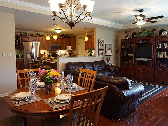 3rd image of 7307 Lyons Ct