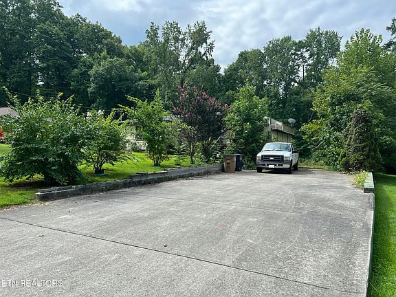 2nd image of 704 White Oak Dr