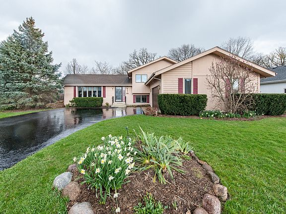 2nd image of 307 Blue Spruce Ct