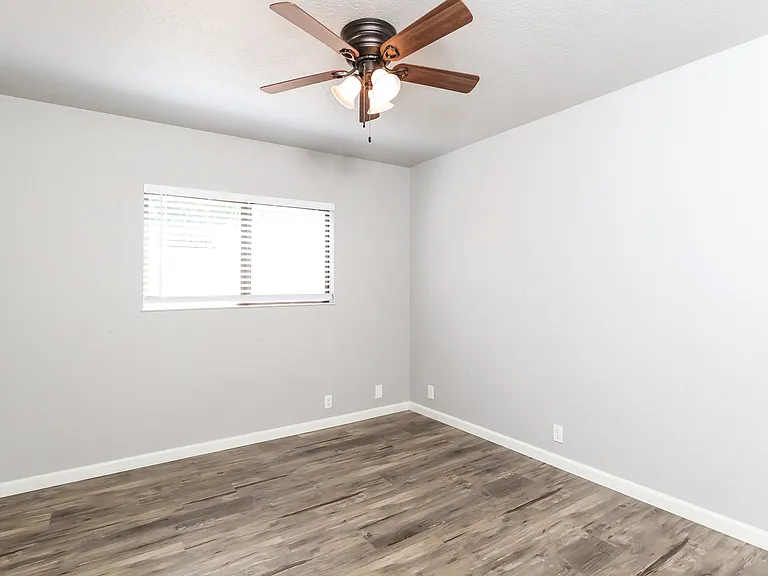 1497 Claremont Dr — Photo 7