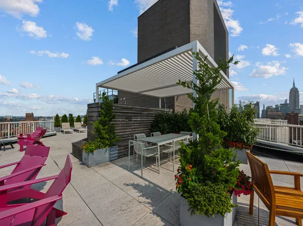 101 West 12th Street image 13 of 14