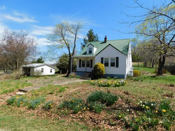 2275 Parkway Ln S, Floyd, VA 24091