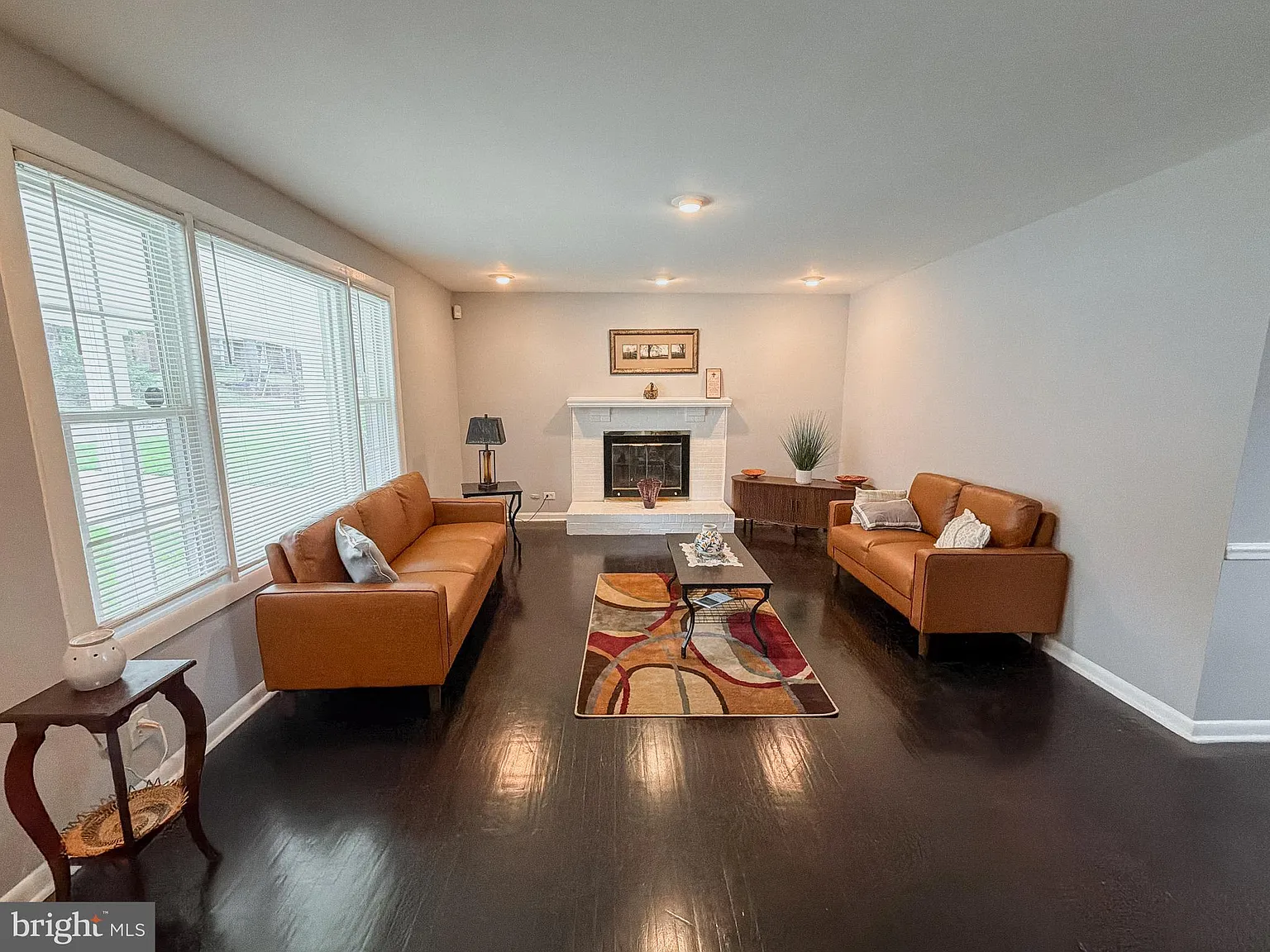 3 bed, 1342 sqft, $3,300 — Photo 4