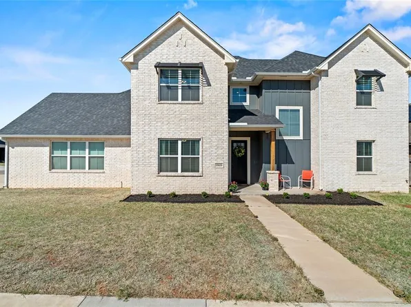 9909 Glover River Dr, Yukon, OK 73099