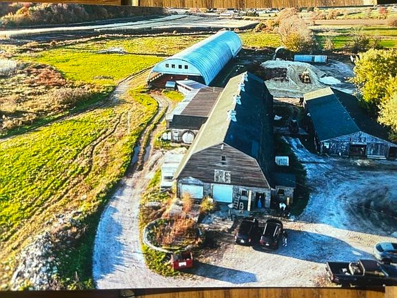 4th image of 70 Wheaton Ave
