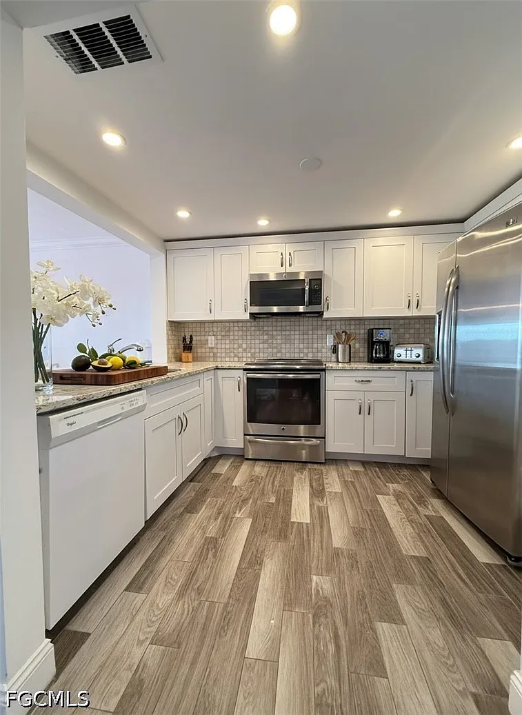 2 bed, 2.0 bath, 1000 sqft, $1,880 — Photo 3