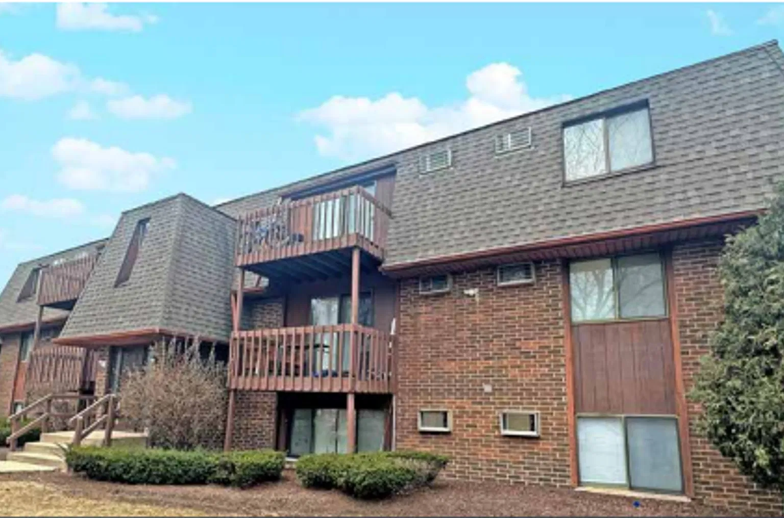 1472 Pioneer Rd — Photo 1