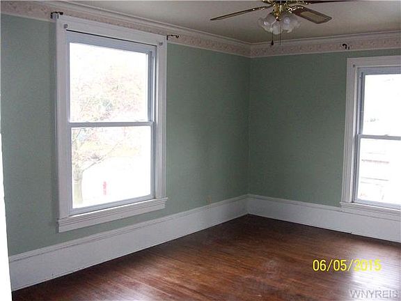 4th image of 76 Wellsville St