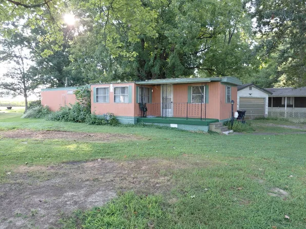 602 Simpson St, Cisne, IL 62823