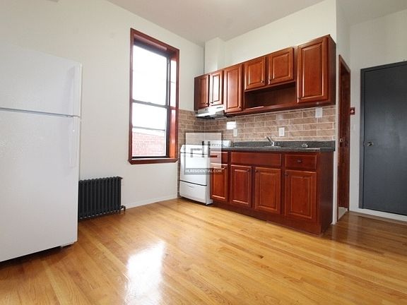 3rd image of 223 18th St #C3
