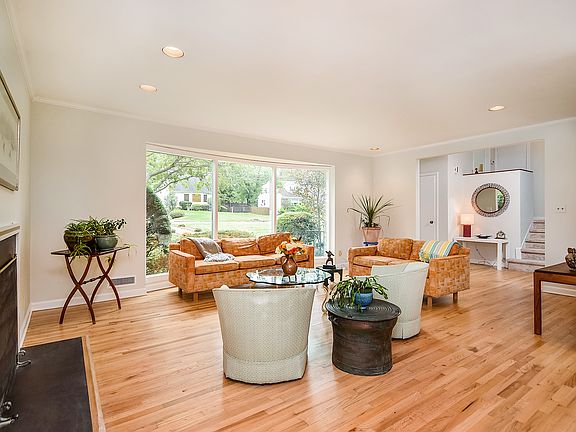 4th image of 24 Maplemoor Ln