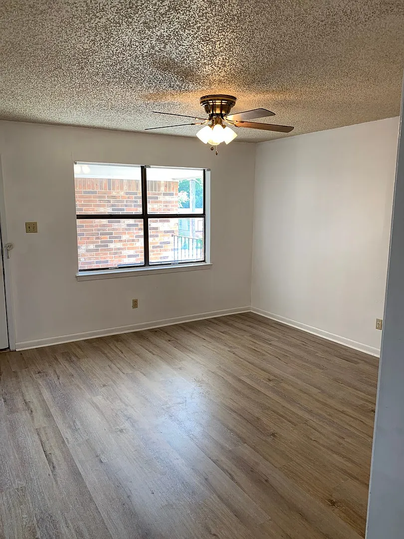 502 Mary Street — Photo 3