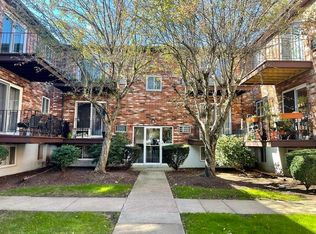 21 Westgate Rd #2, Chestnut Hill, MA 02467