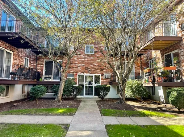 21 Westgate Rd #2, Chestnut Hill, MA 02467