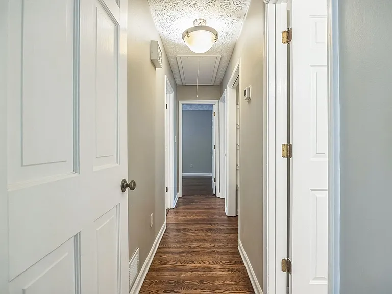 240 Brandenburgh Cir — Photo 16