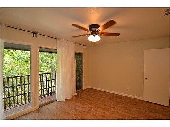 3rd image of 3001 Loyola Ln