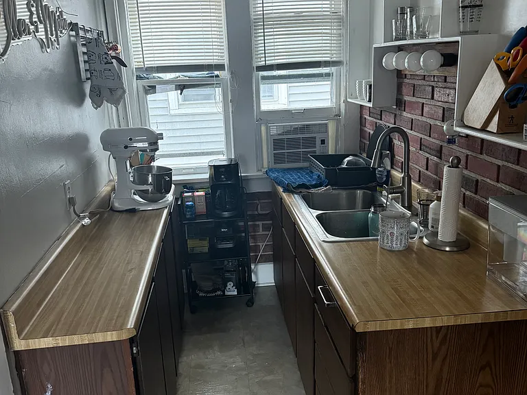 1660 N Warren Ave #1 — Photo 4