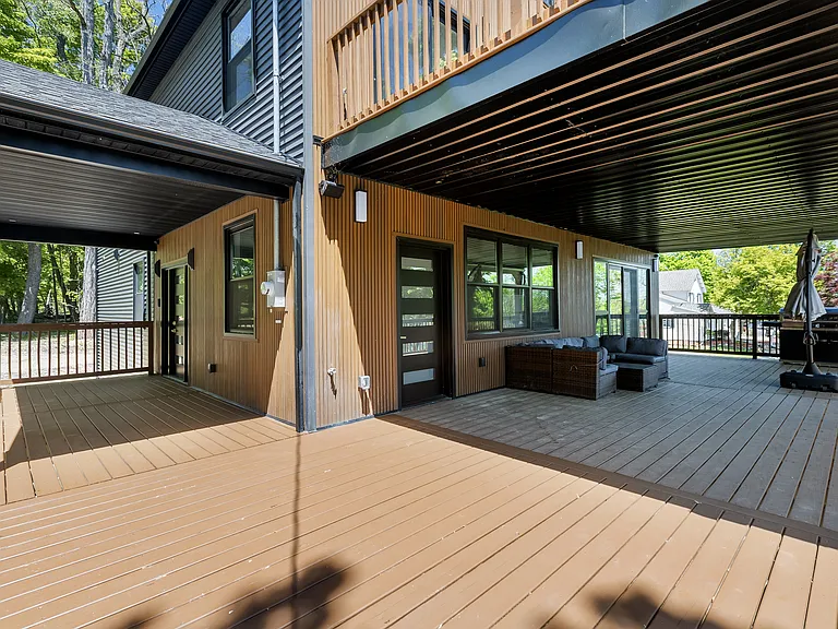 548 Lakes Rd — Photo 10