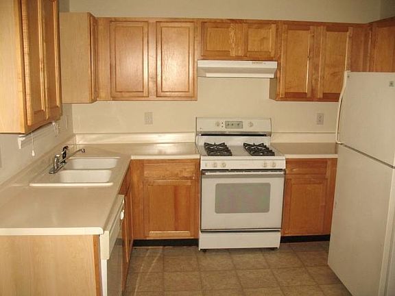 Kitchen w/Refrigerator