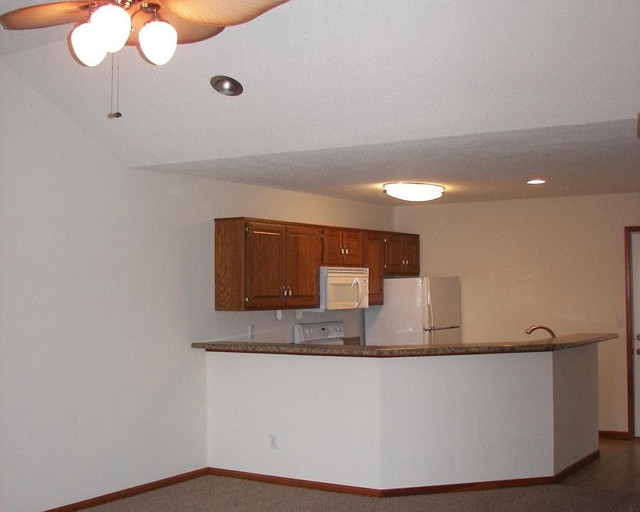 2nd image of 8 Yorkshire Dr