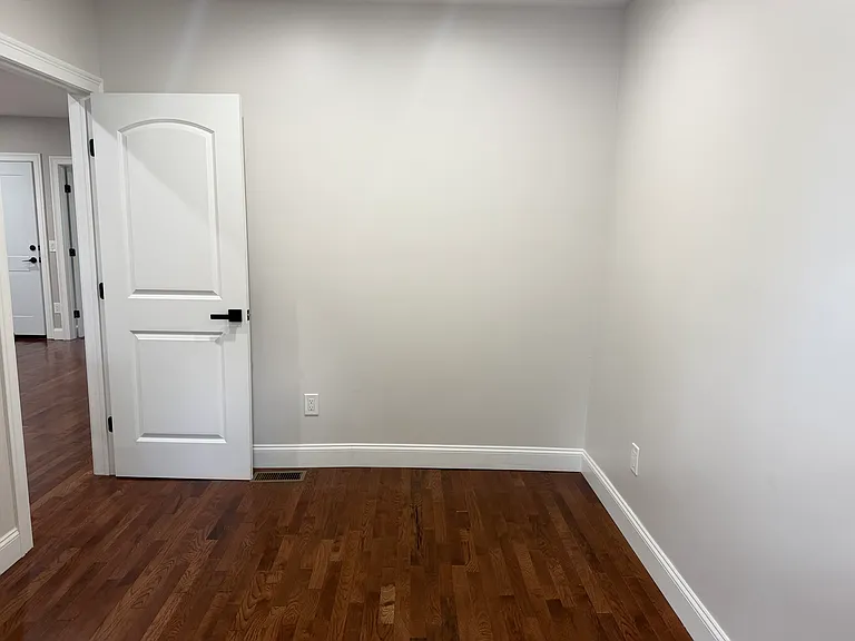 24 Dean St — Photo 28