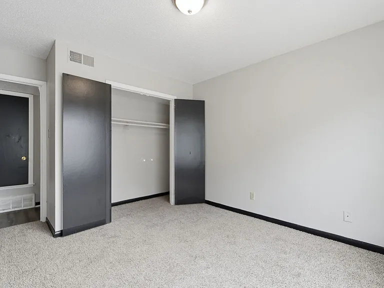 Hillcrest Apartments — Photo 5