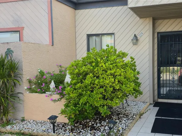 2214 Oak Wind Dr, Holiday, FL 34691