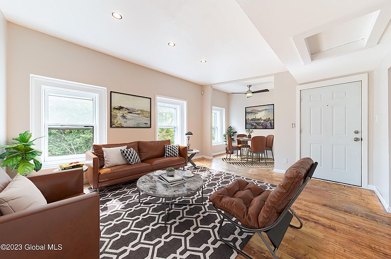 4th image of 129 Green Street # 41