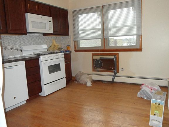 5th image of 4919 Enfield Ave APT 3A