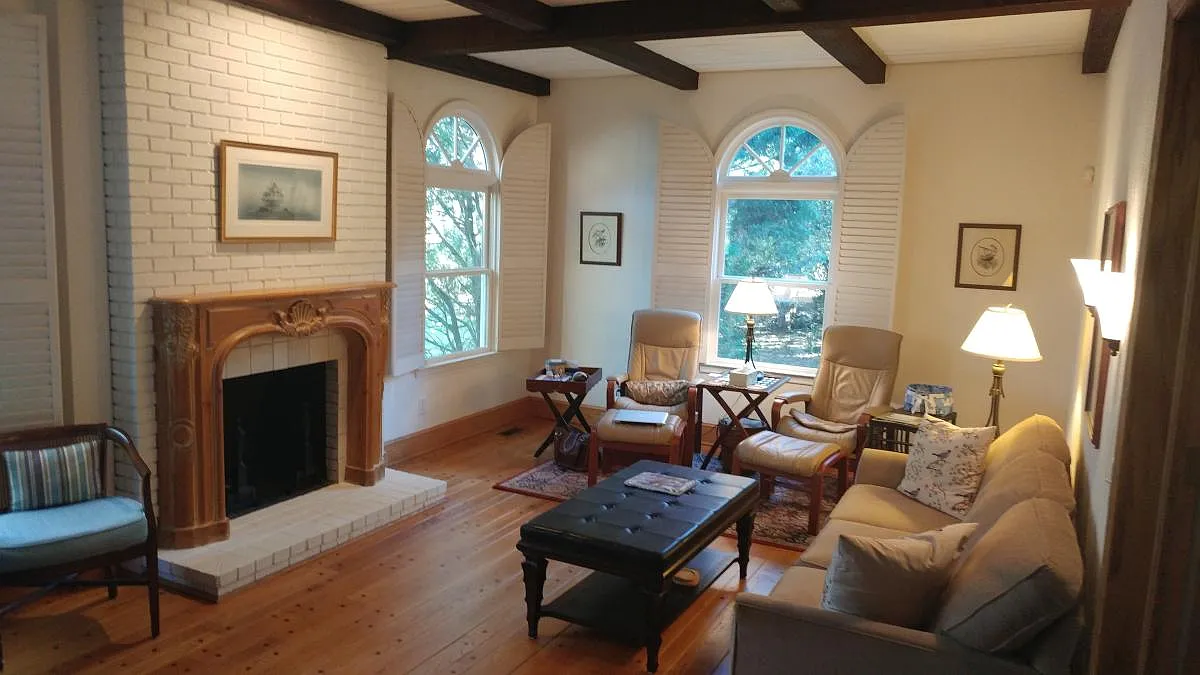 5 bed, 3925 sqft, $7,000 — Photo 1
