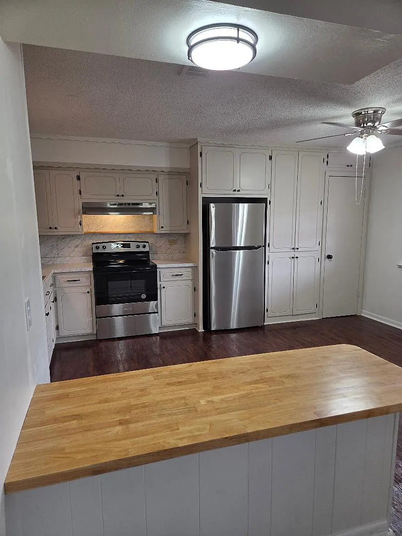 2 bed, 1090 sqft, $1,050 — Photo 2
