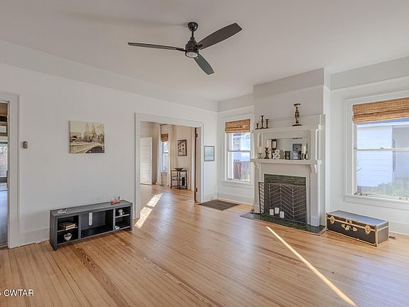 3rd image of 304 E College St
