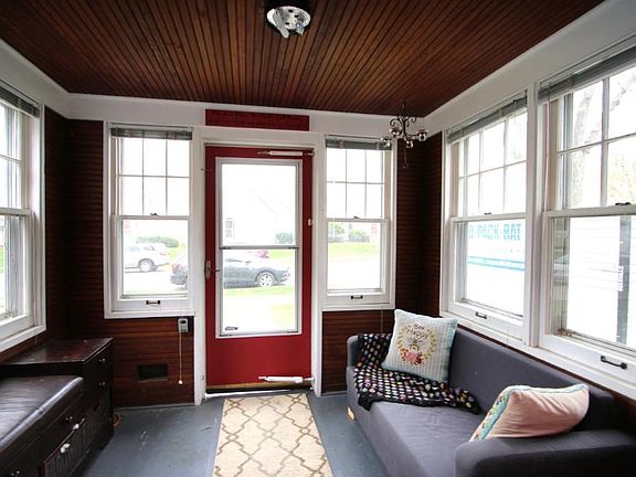 5th image of 233 Curtice St W