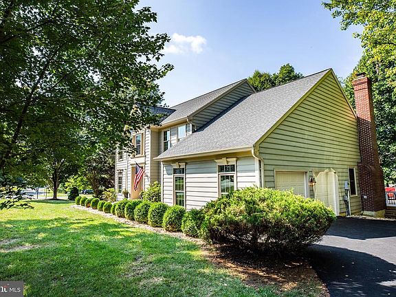 2 car side load garage & wide driveway