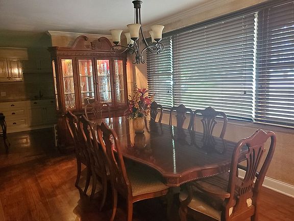 Dining Room - seats 8