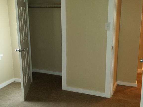 4th image of 968 Clarendon Ave