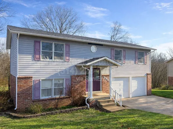 2811 Gettysburg Estates Dr, Saint Louis, MO 63129