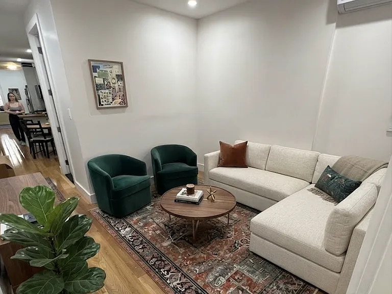 482 Onderdonk Ave #2R — Photo 12