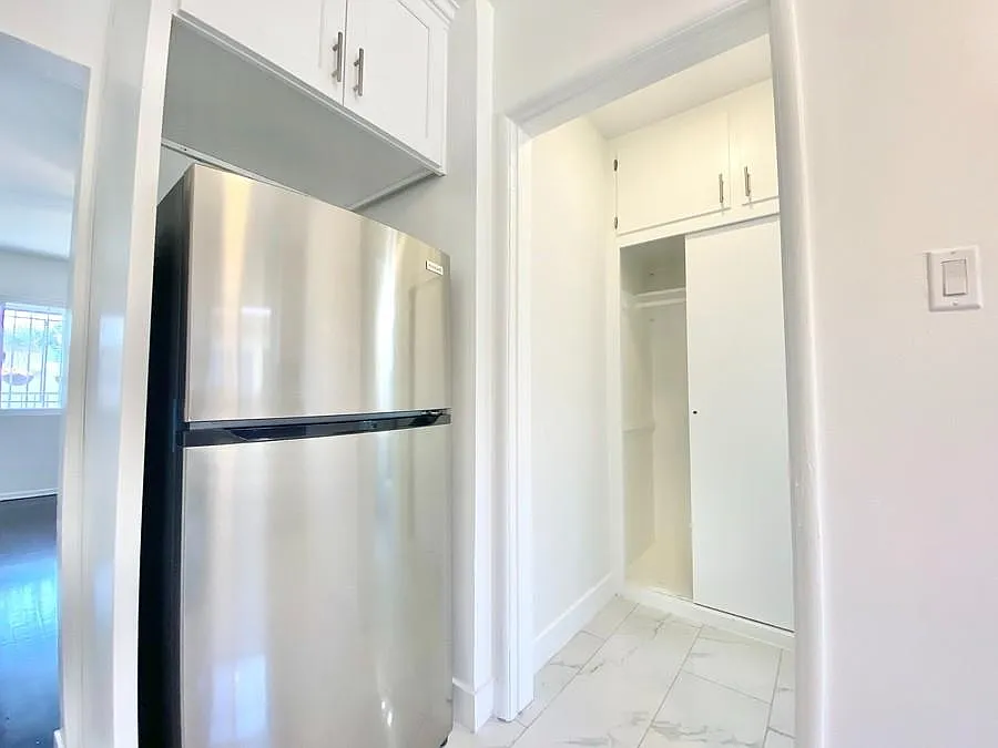 917 N Hudson Ave — Photo 3