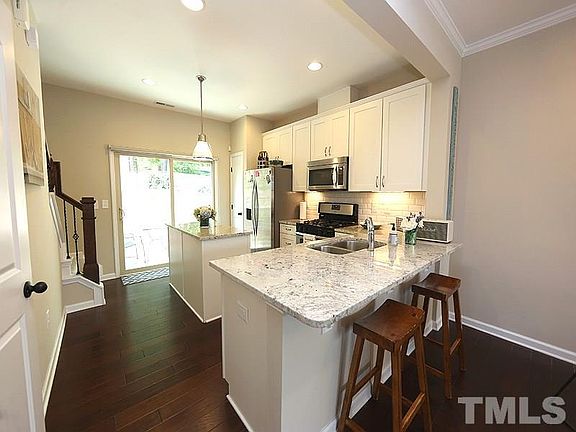 5th image of 132 Constitution Dr