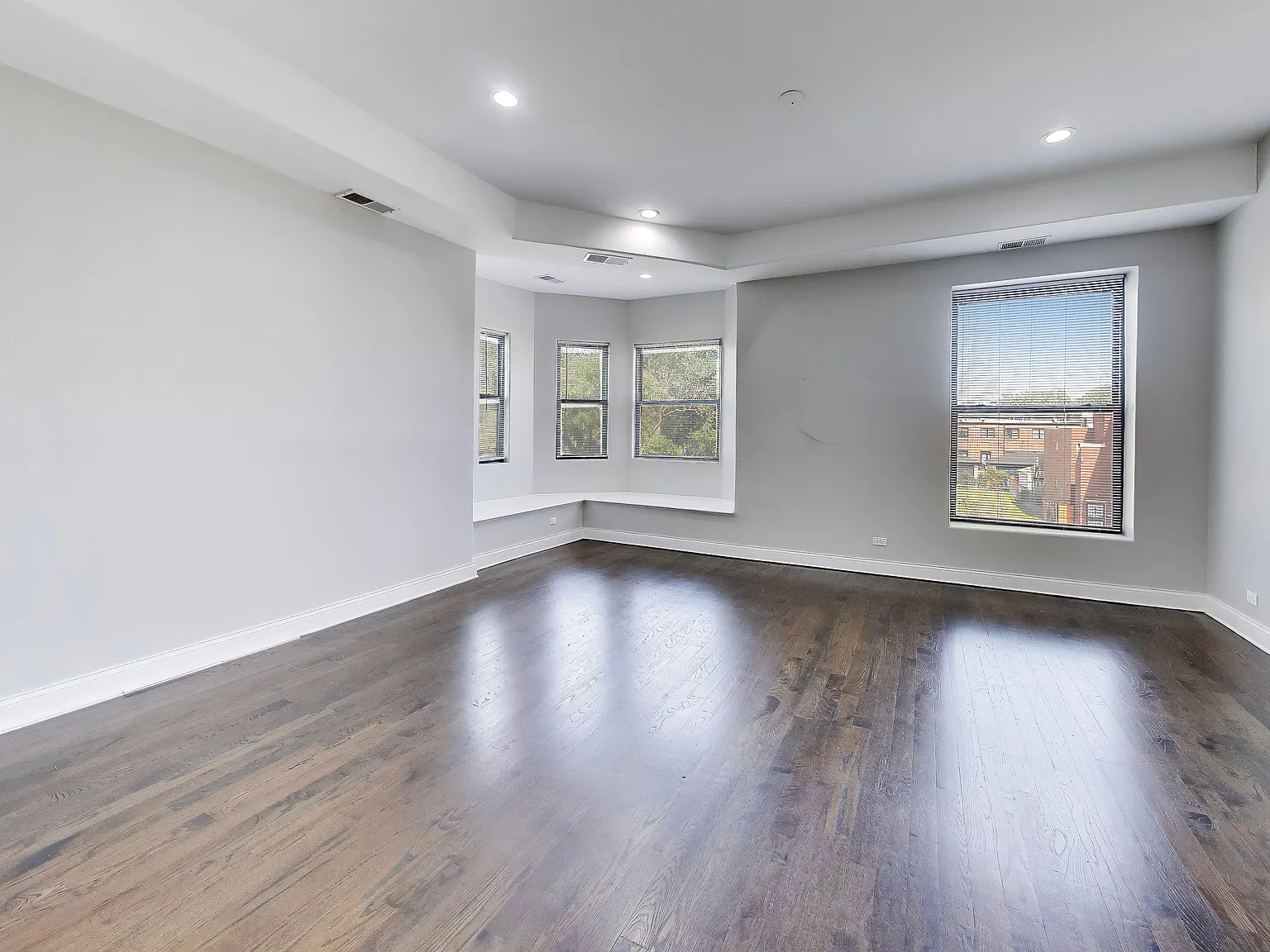 3 bed, 2674 sqft, $3,500 — Photo 4