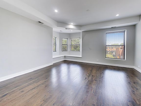 4th image of 3330 S Indiana Ave #2N