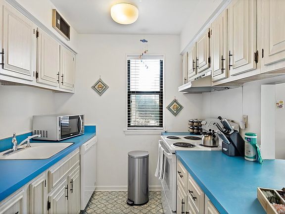 5th image of 169 N Basin Dr #59