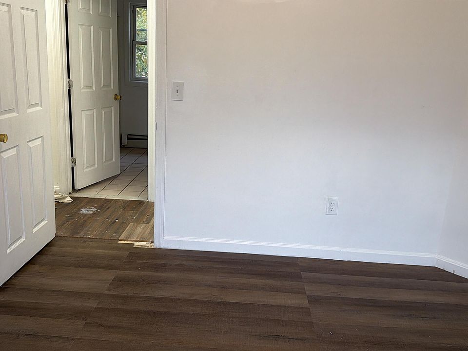 1st image of 25 Travis St