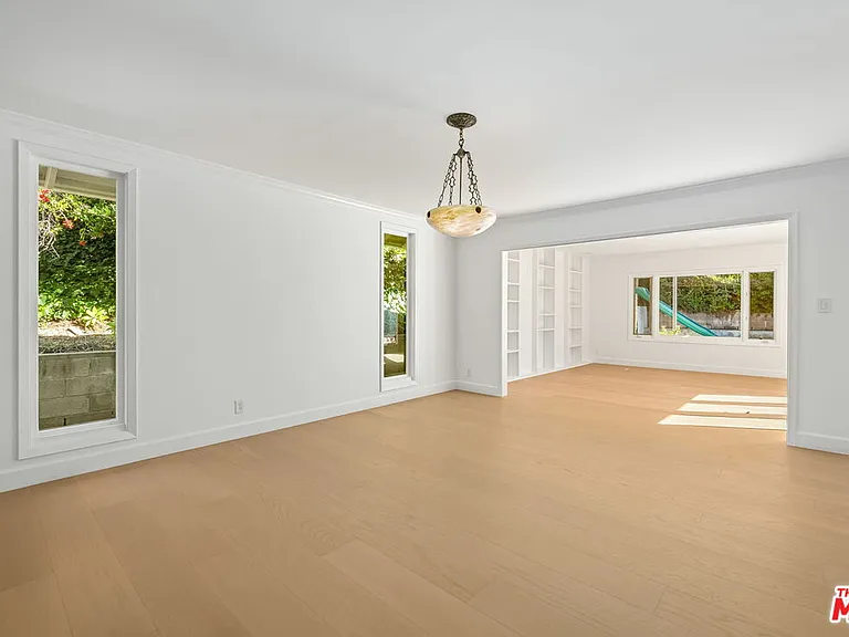 1836 N Doheny Dr — Photo 11