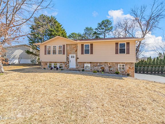 3rd image of 1506 NW Tonti Ln